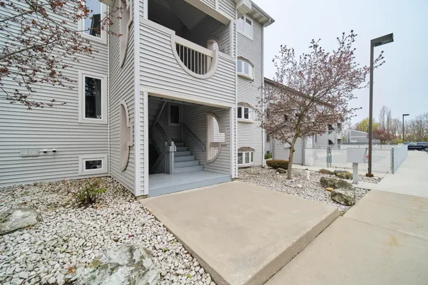 $315,900 | 315 5th Avenue, Unit 17, Manistee, MI 49660
