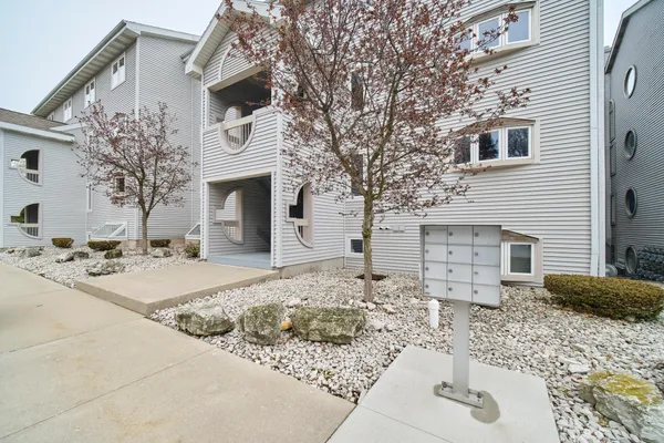 $315,900 | 315 5th Avenue, Unit 17, Manistee, MI 49660