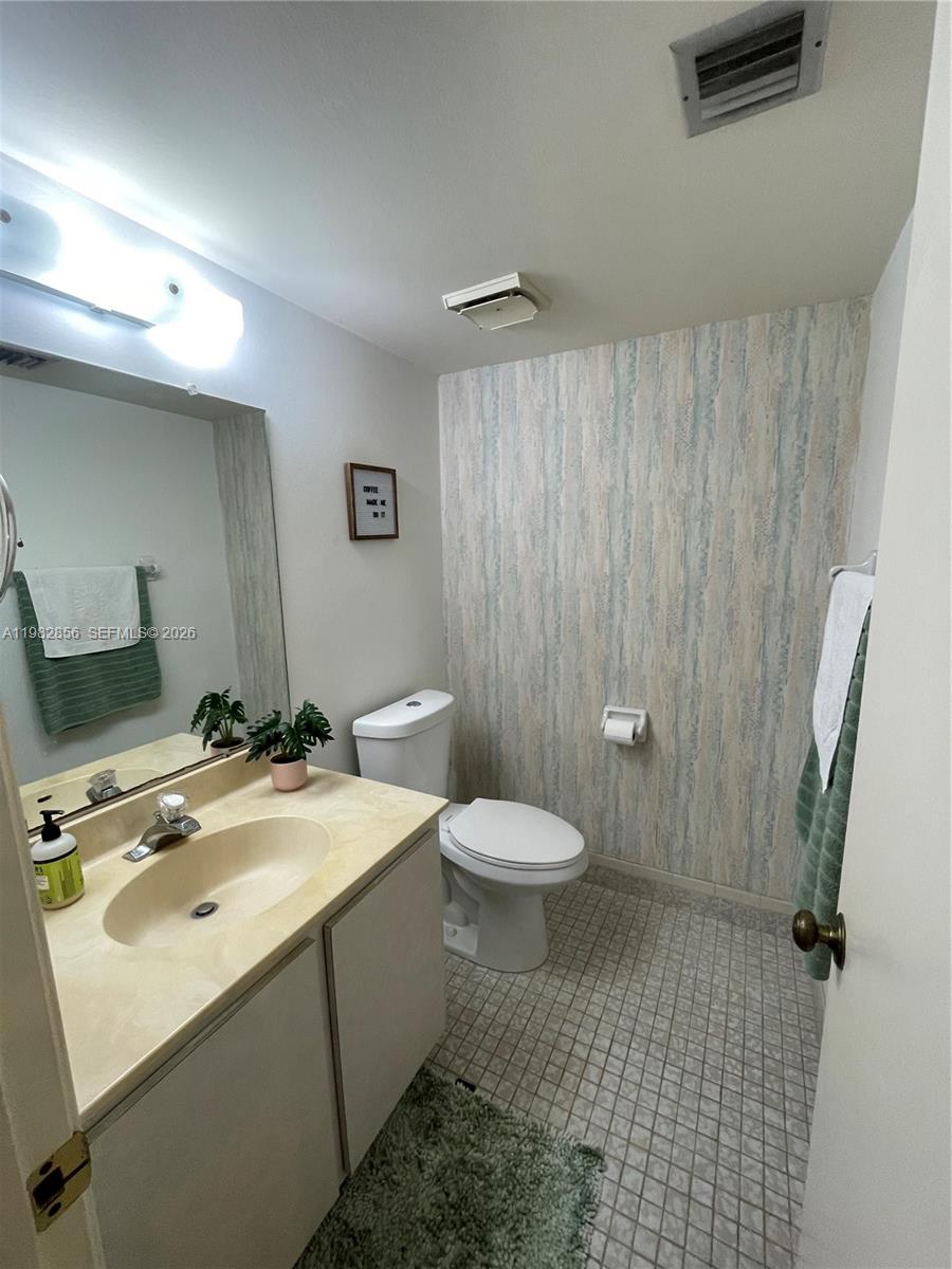 6800 Cypress Road, Unit 305 Plantation, FL 33317 - Photo 7 of 9