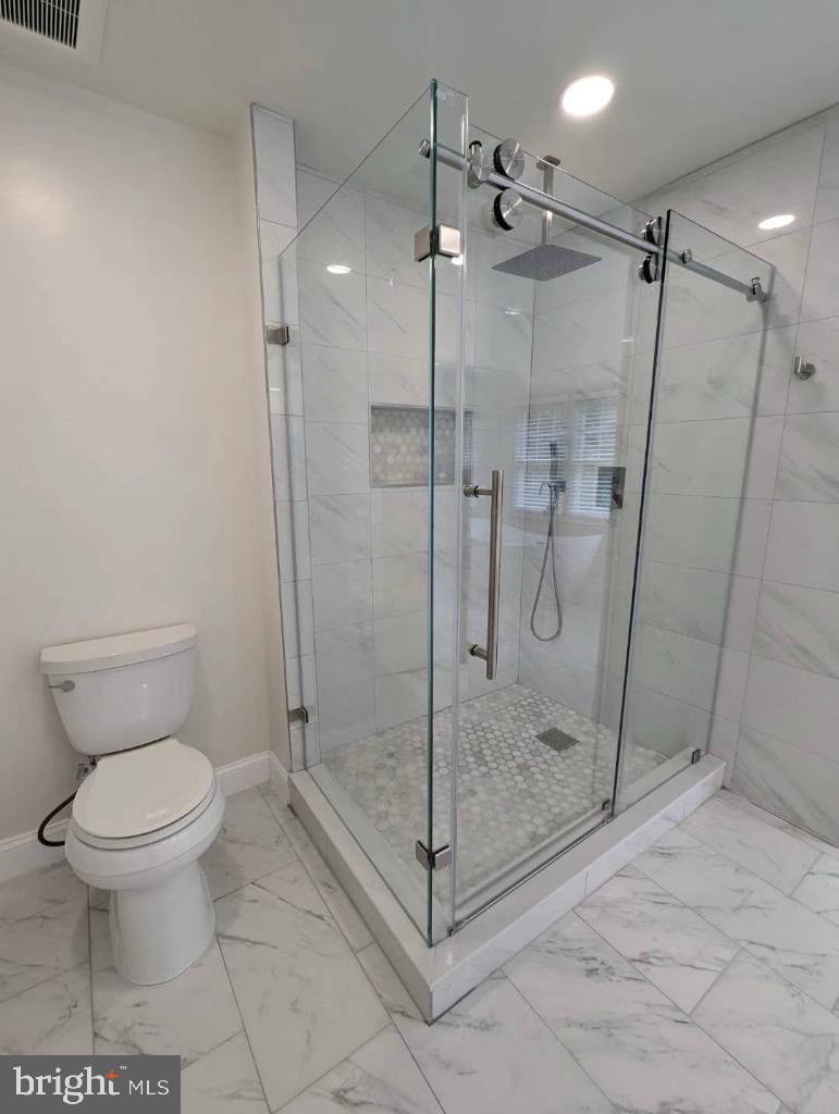 9706 Middleton Ridge Road Vienna, VA 22182 - Photo 15 of 17 a bathroom with a shower and toilet