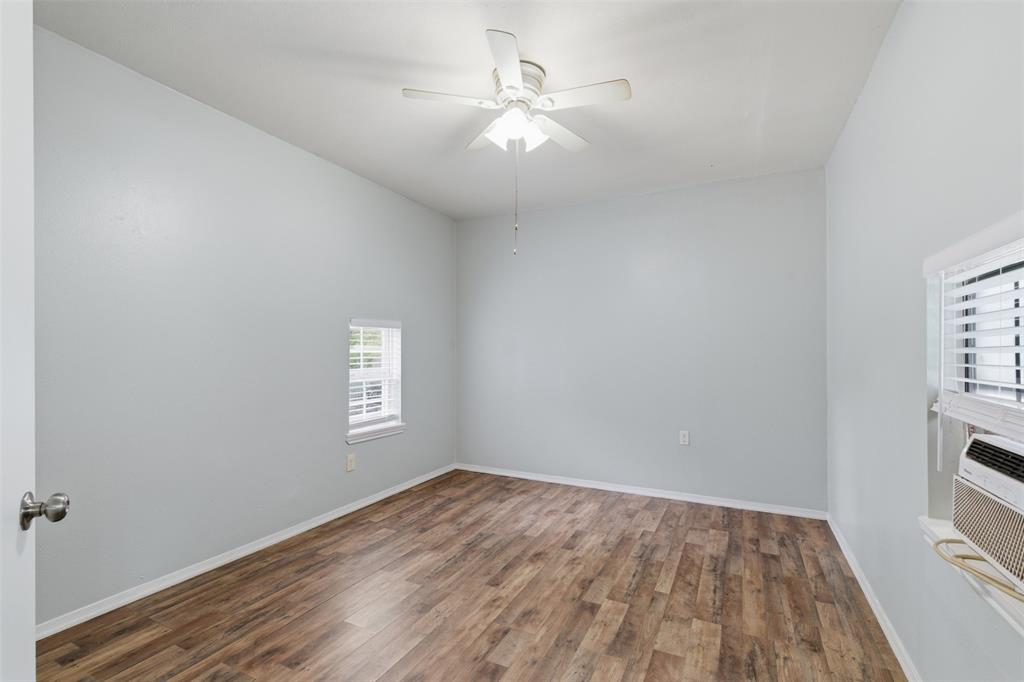 127 East Walker Street Denison, TX 75021 - Photo 5 of 26