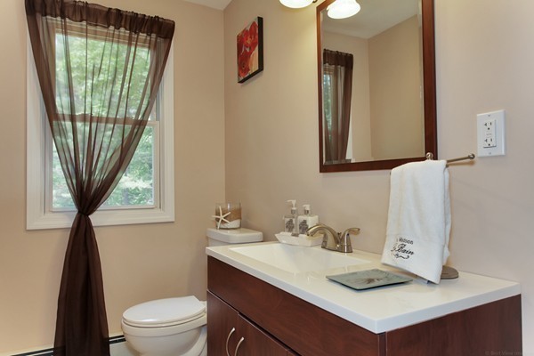 91 Sutton Road Webster, MA 01570 - Photo 17 of 29 Gallery Image 17