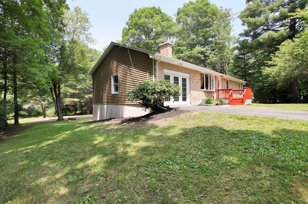 91 Sutton Road Webster, MA 01570 - Photo 4 of 29 Gallery Image 4