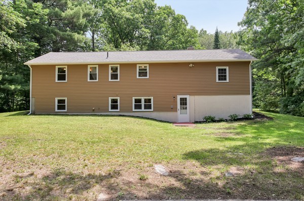 91 Sutton Road Webster, MA 01570 - Photo 5 of 29 Gallery Image 5