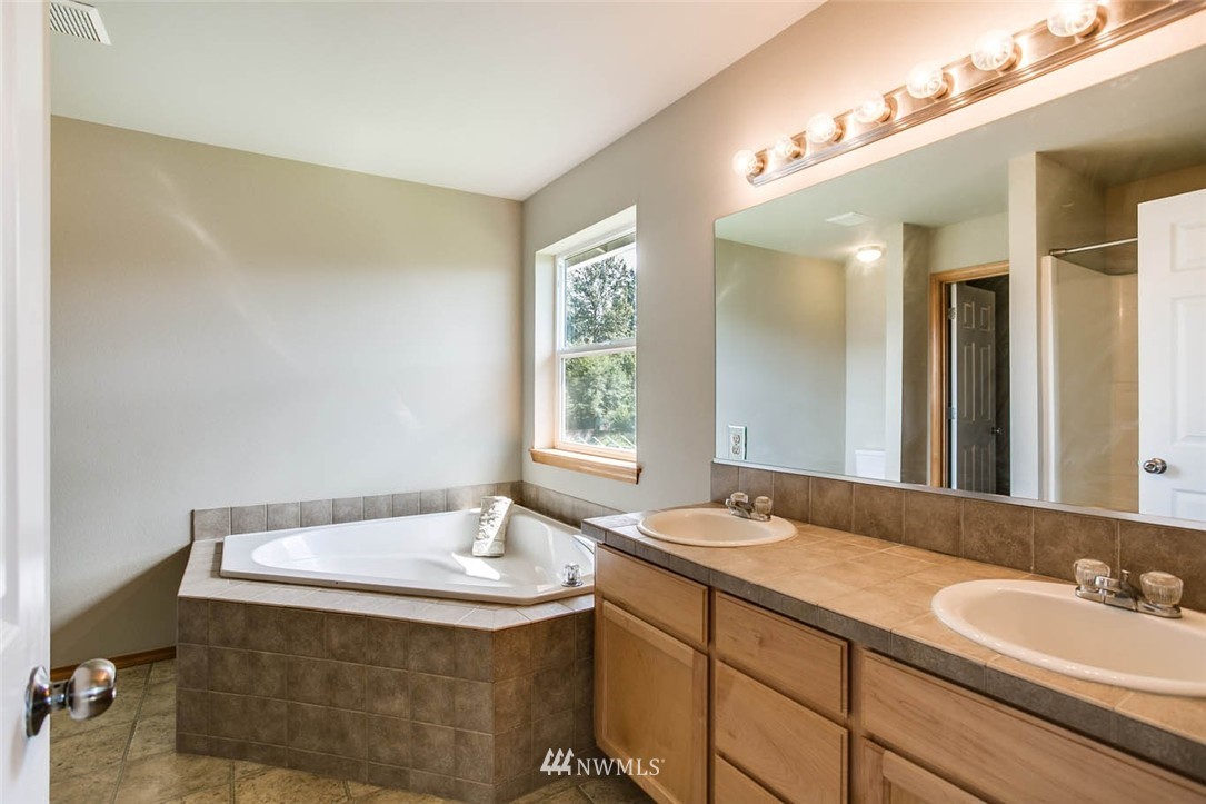 5213 Northeast 11th Court Renton, WA 98059 - Photo 15 of 25