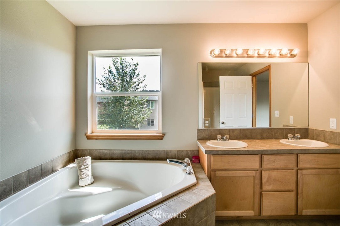 5213 Northeast 11th Court Renton, WA 98059 - Photo 16 of 25