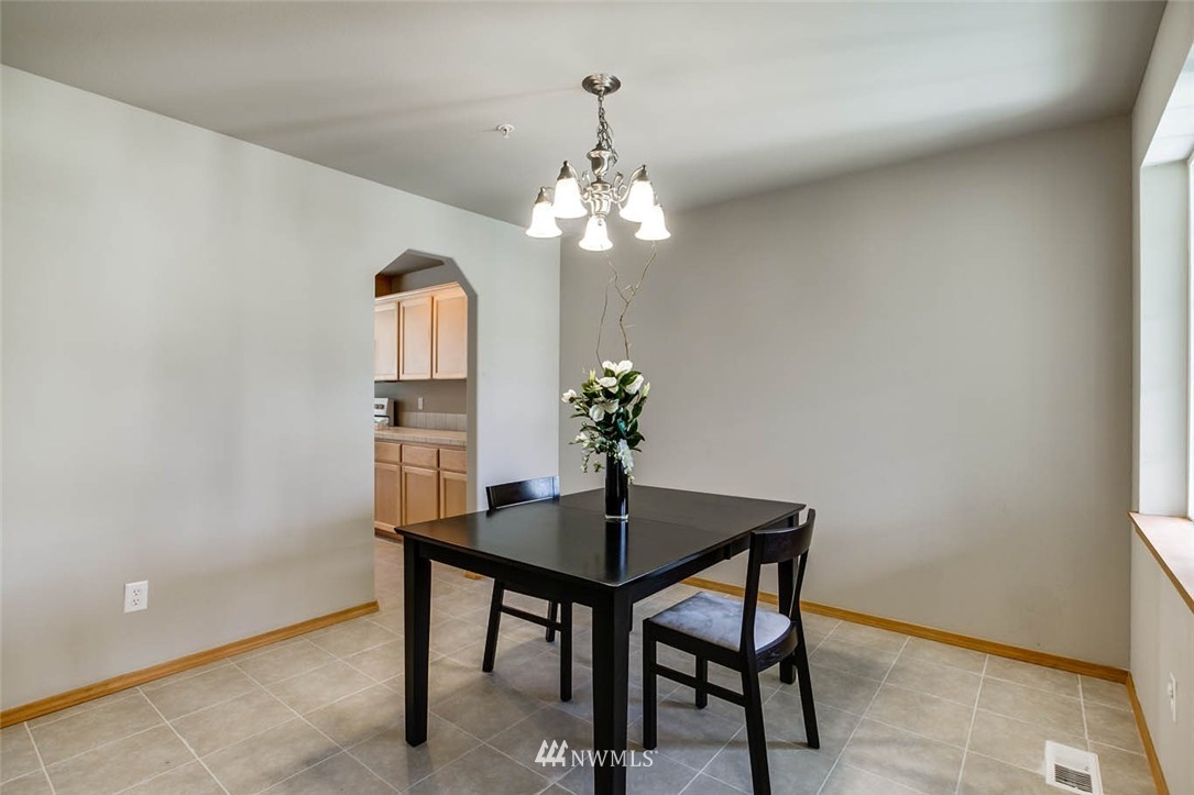5213 Northeast 11th Court Renton, WA 98059 - Photo 4 of 25