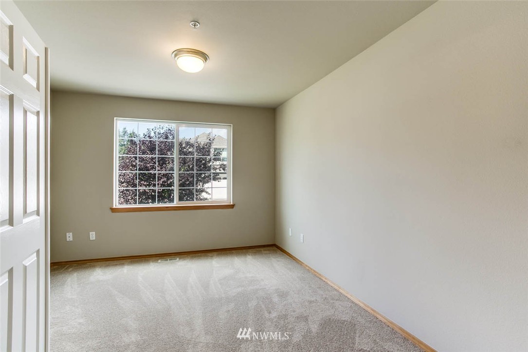 5213 Northeast 11th Court Renton, WA 98059 - Photo 5 of 25