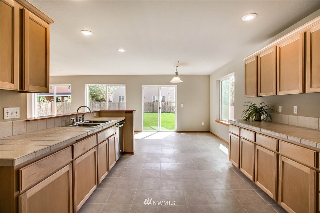 5213 Northeast 11th Court Renton, WA 98059 - Photo 9 of 25