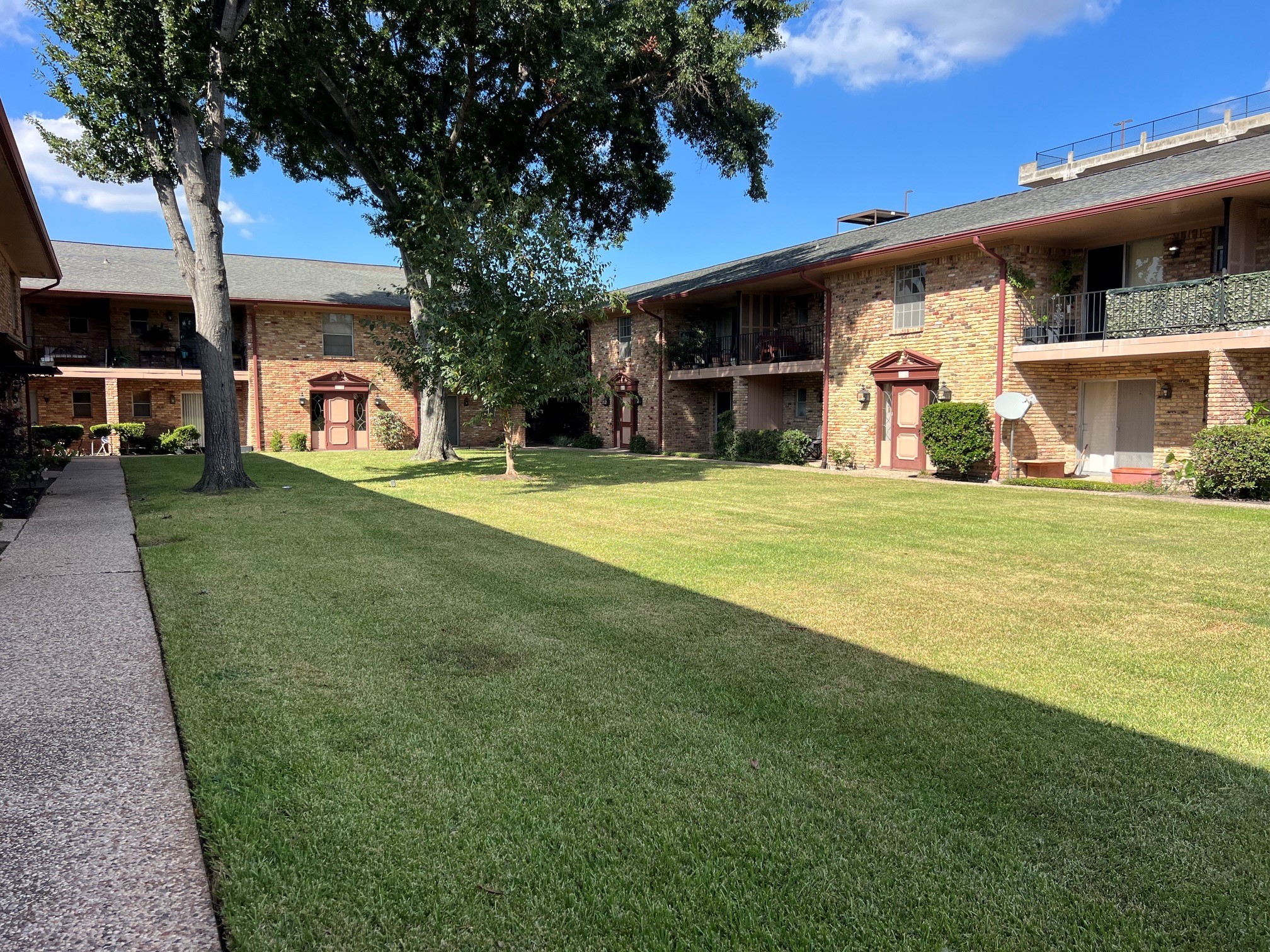 7600 Burgoyne Road, Unit 156 Houston, TX 77063 - Photo 2 of 22 Gallery Image 2