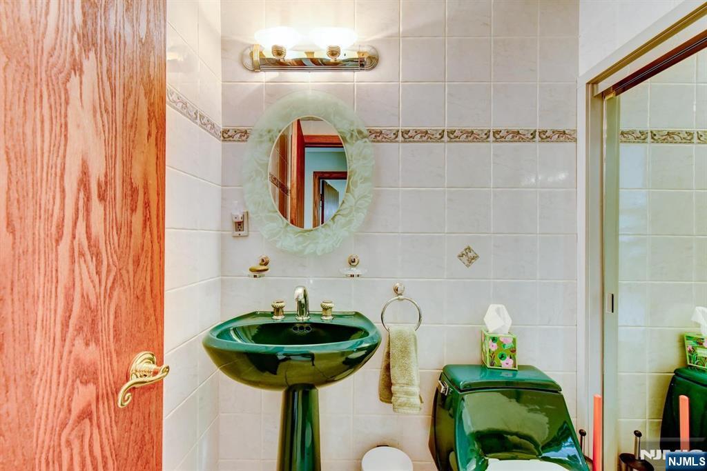 11 Yellow Brick Road Wayne, NJ 07470 - Photo 33 of 41