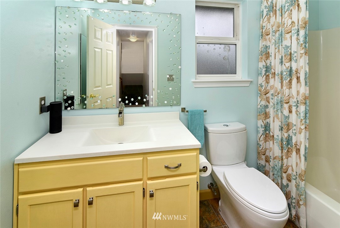 7326 East Collins Road Port Orchard, WA 98366 - Photo 14 of 25 Gallery Image 14