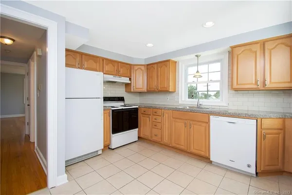 $2,200 | 983 Black Rock Turnpike, Fairfield, CT 06825