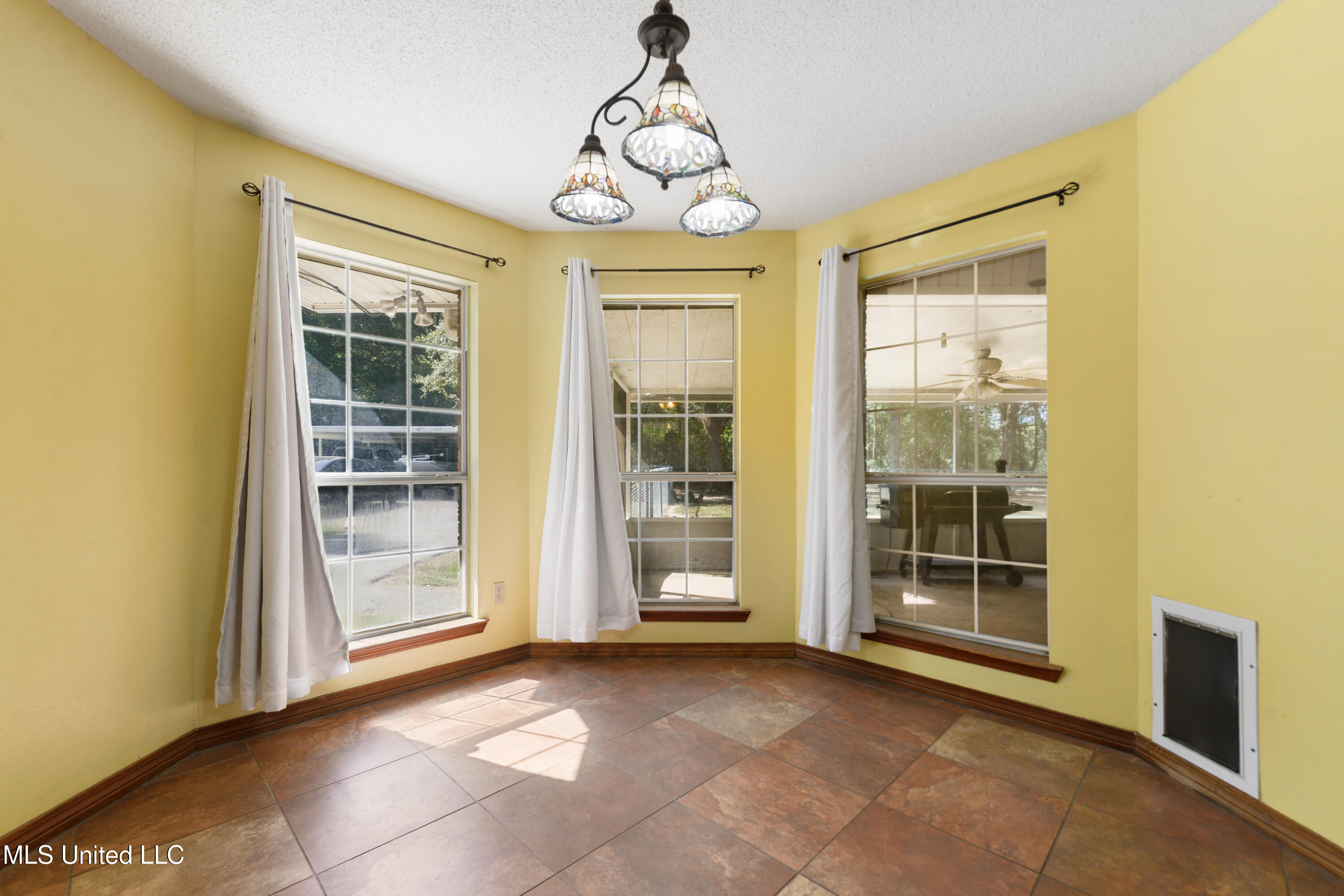 22817 Alamosa Drive Moss Point, MS 39562 - Photo 9 of 36 011 (6)