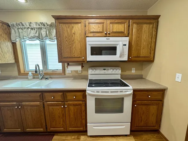 $299,900 | 929 Willow View Circle, Waite Park, MN 56387