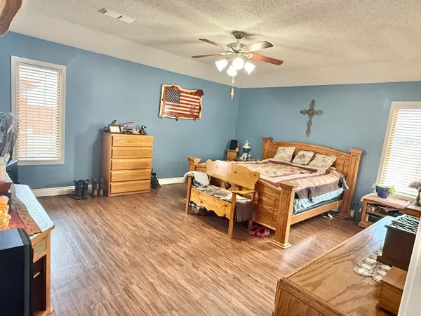 $359,500 | 19 Ridgeview, Farwell, TX 79325