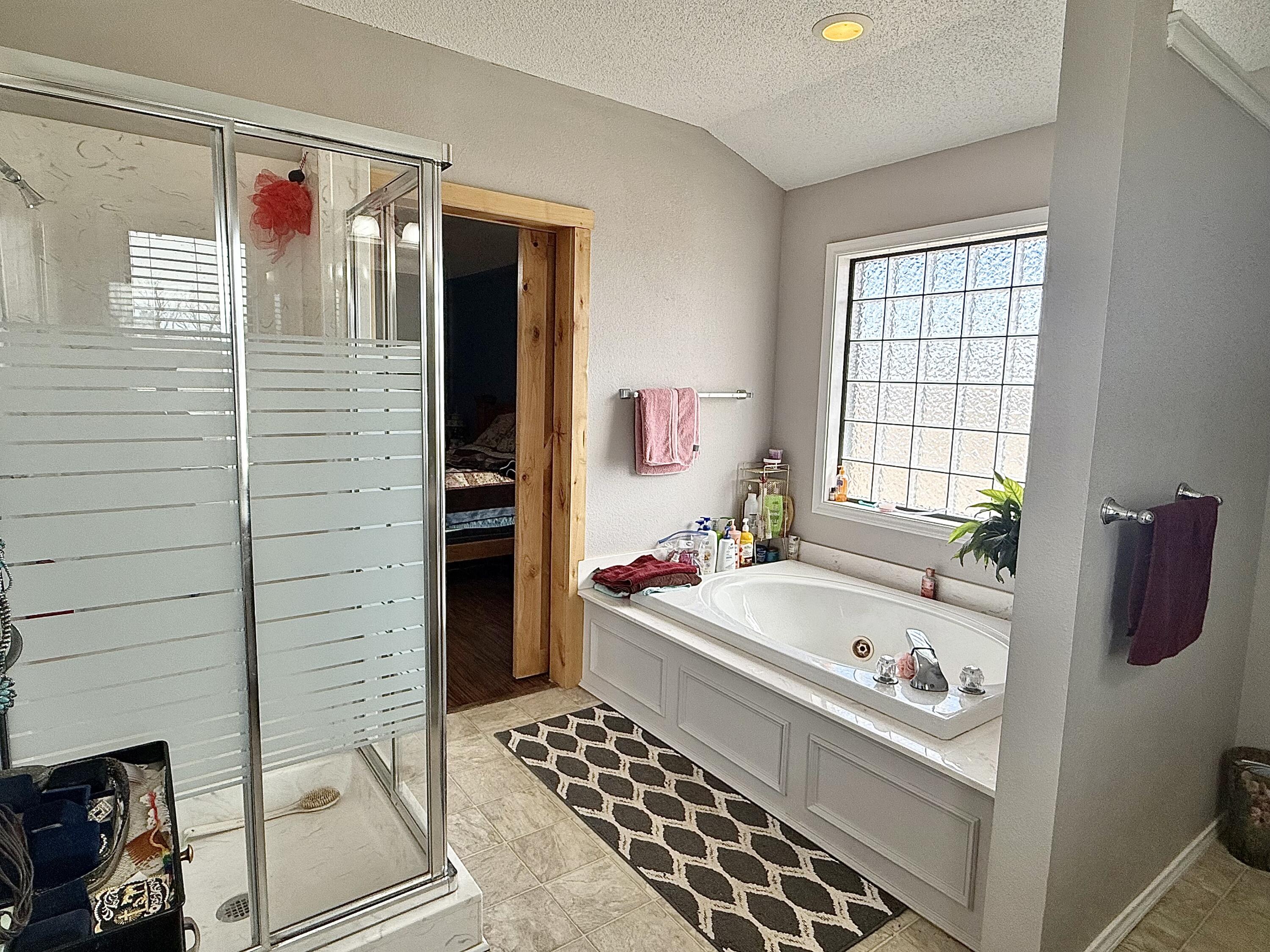 19 Ridgeview Farwell, TX 79325 - Photo 19 of 40 a bathroom with a bathtub and shower