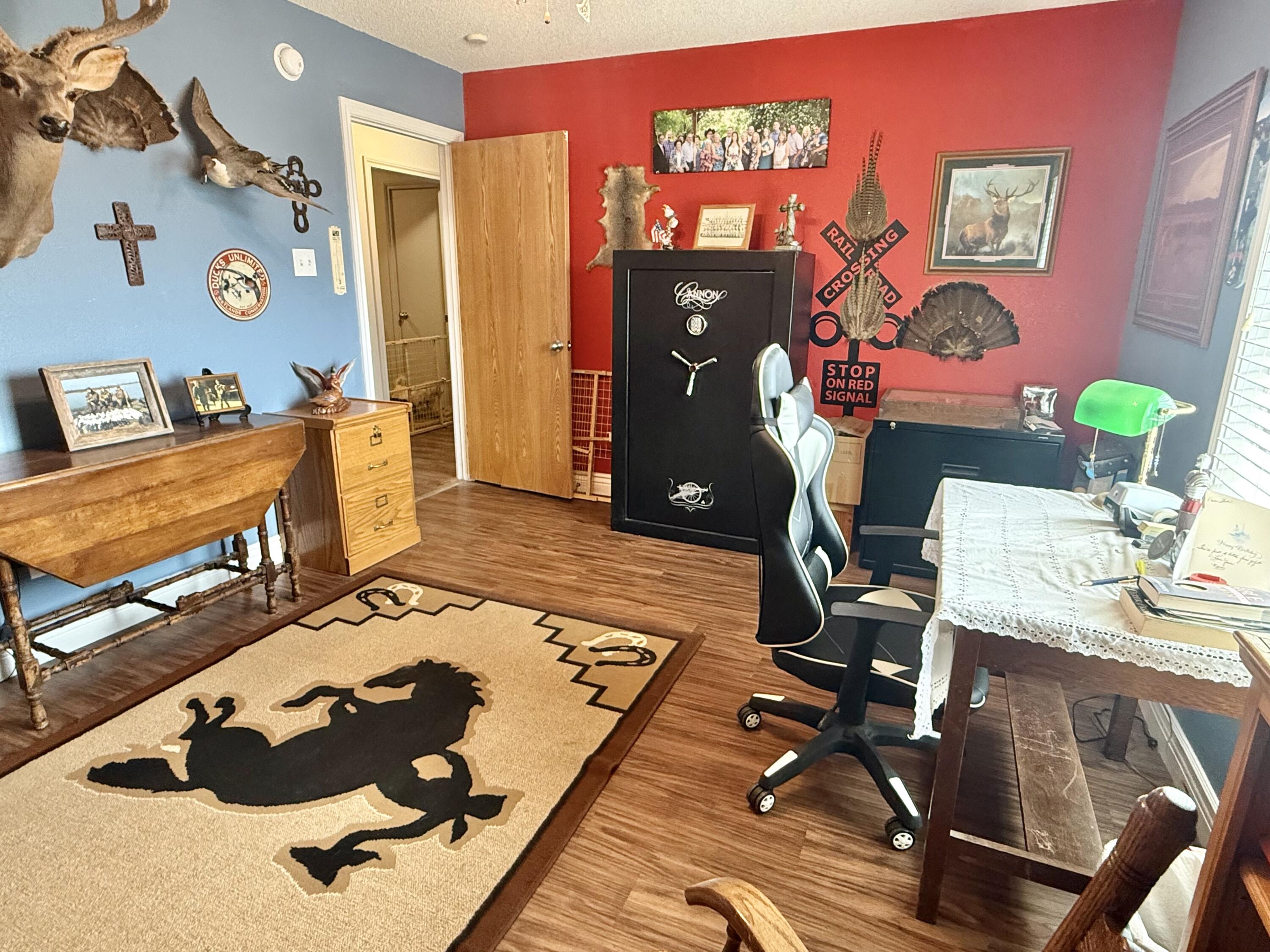 19 Ridgeview Farwell, TX 79325 - Photo 26 of 40 a living room with furniture and a rug