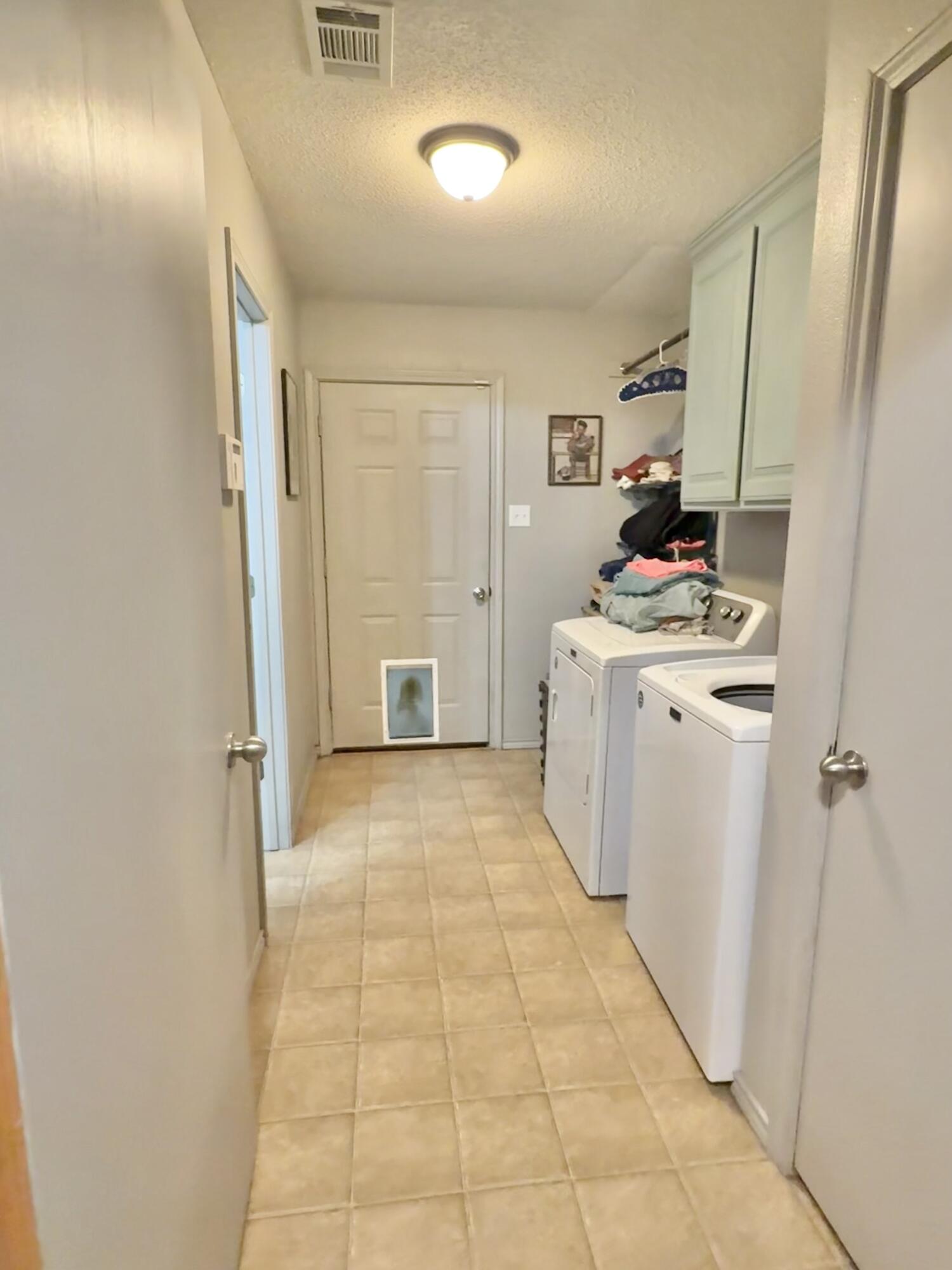 19 Ridgeview Farwell, TX 79325 - Photo 31 of 40 a room with a washer and dryer