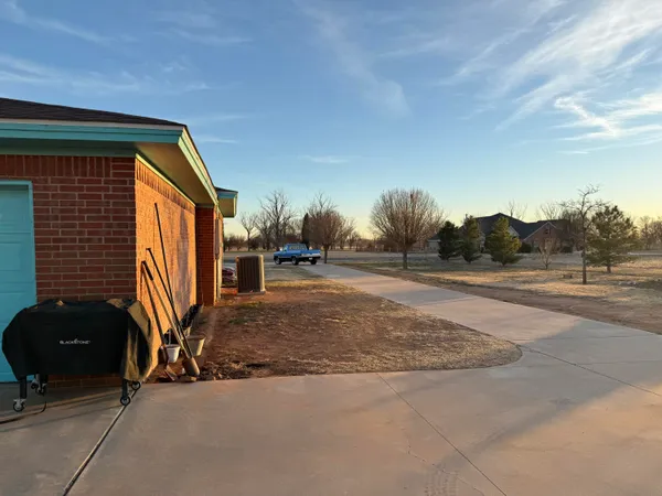 $369,995 | 19 Ridgeview, Farwell, TX 79325