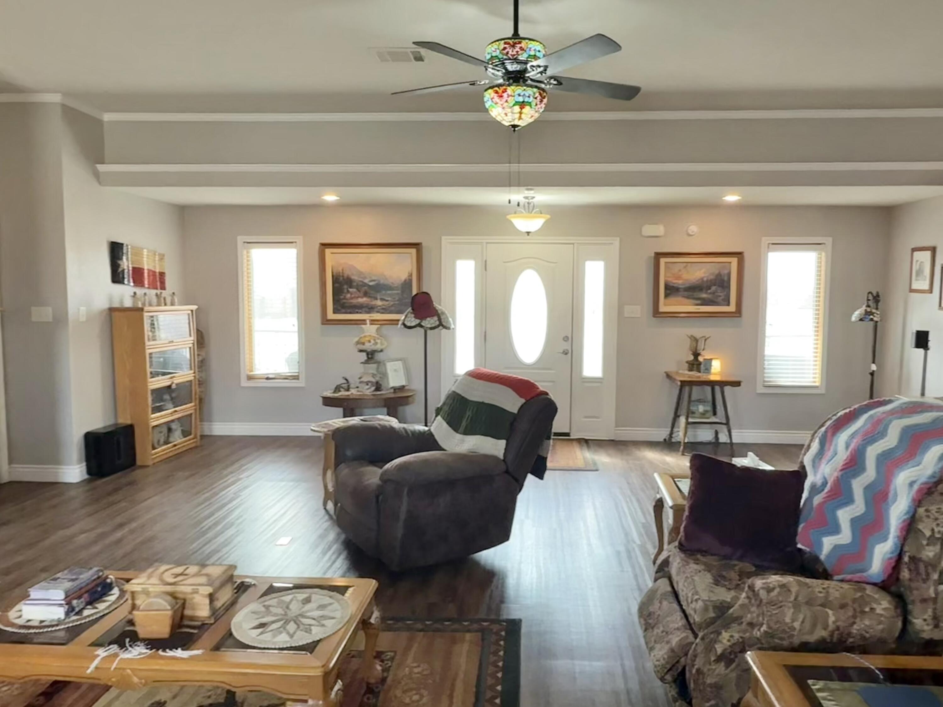 19 Ridgeview Farwell, TX 79325 - Photo 8 of 40 a living room with furniture and a wooden floor