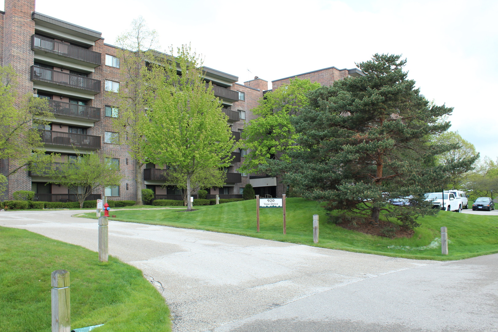 920 Vose Drive, Unit 402 Gurnee, IL 60031 - Photo 2 of 42 a view of a street with a building and a park
