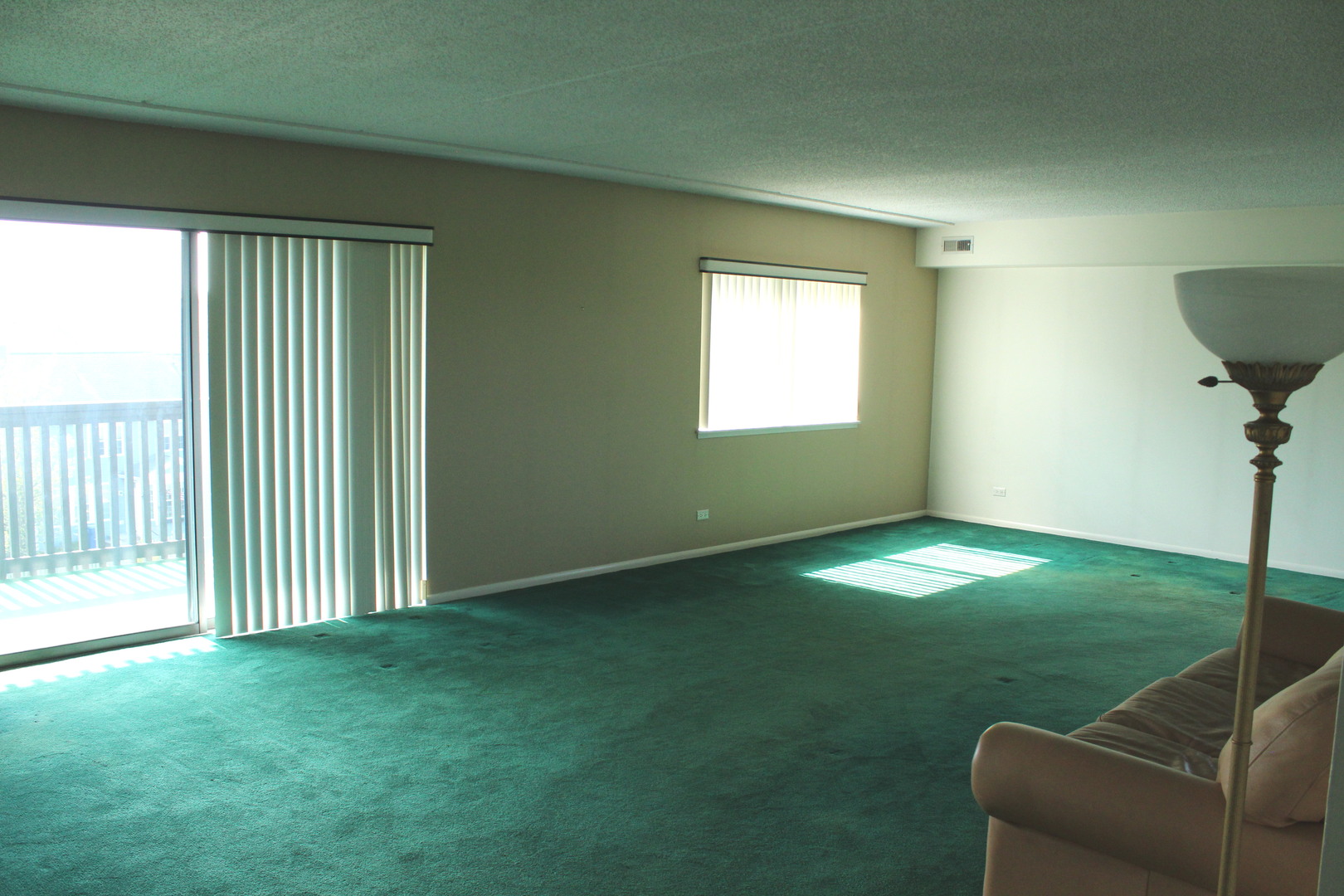 920 Vose Drive, Unit 402 Gurnee, IL 60031 - Photo 21 of 42 a view of livingroom with furniture