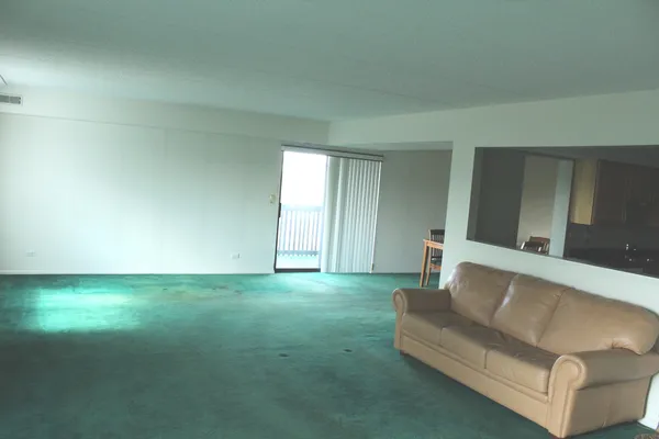 $215,000 | 920 Vose Drive, Unit 402, Gurnee, IL 60031