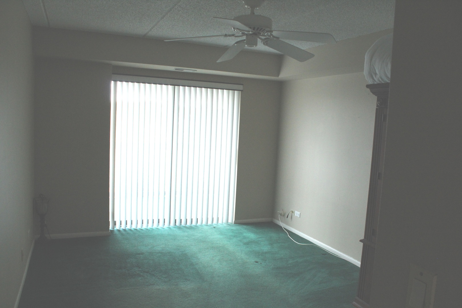 920 Vose Drive, Unit 402 Gurnee, IL 60031 - Photo 33 of 42 an empty room with a window