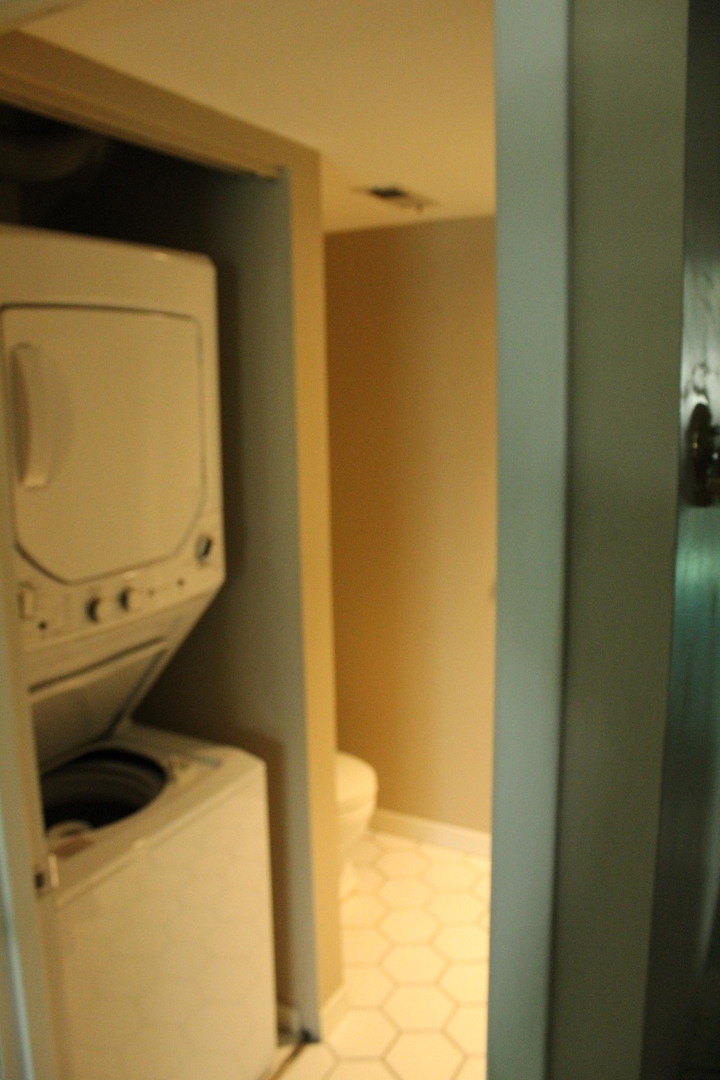 920 Vose Drive, Unit 402 Gurnee, IL 60031 - Photo 37 of 42 a bathroom with a sink and a toilet