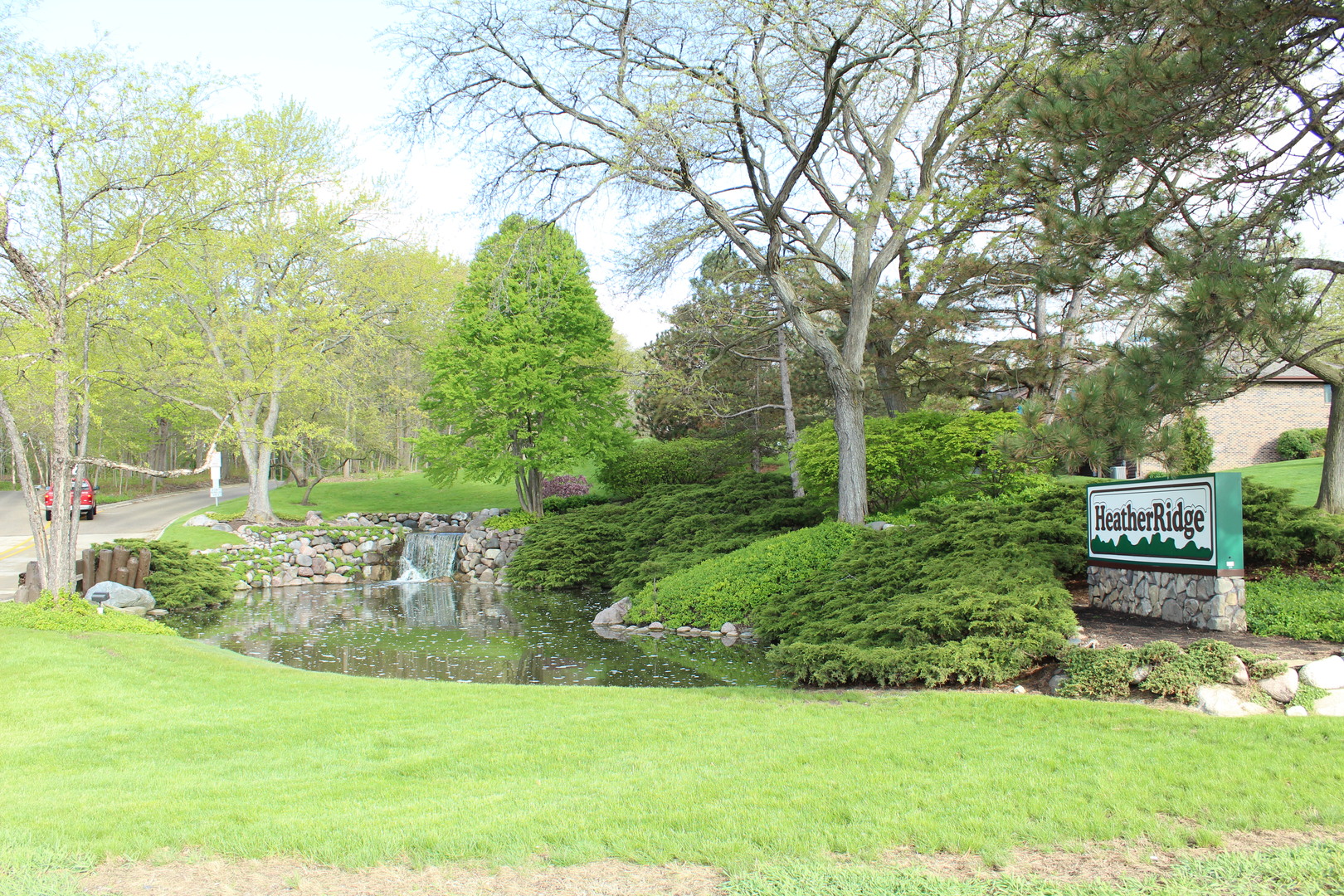 920 Vose Drive, Unit 402 Gurnee, IL 60031 - Photo 4 of 42 a view of a park that has large trees