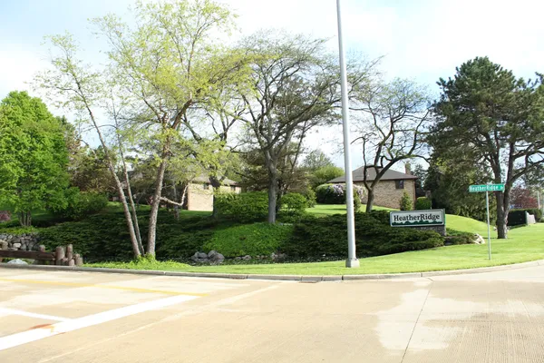 $215,000 | 920 Vose Drive, Unit 402, Gurnee, IL 60031