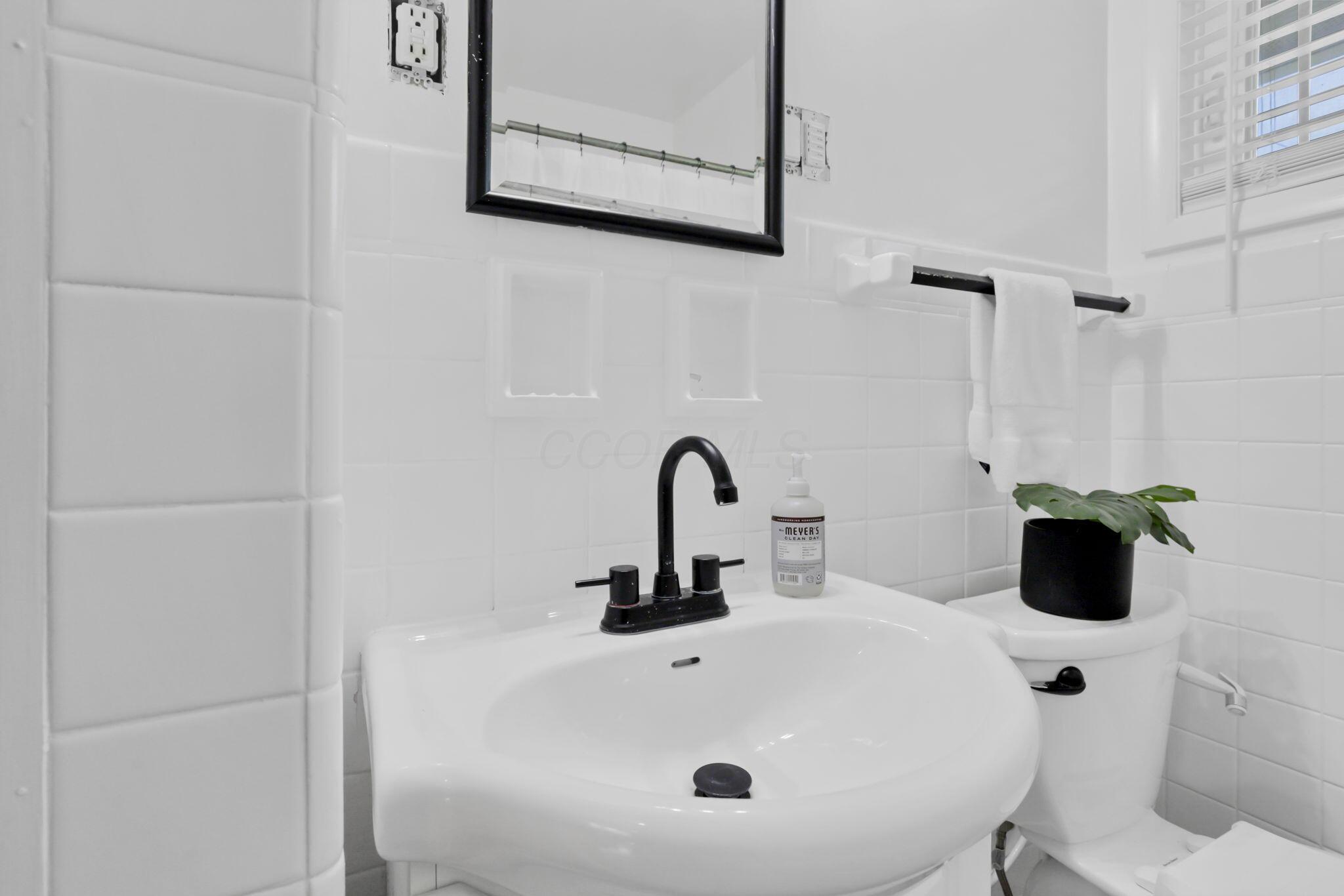 2669 Nottingham Road Columbus, OH 43221 - Photo 20 of 107 20-web-or-mls-IMG_7882