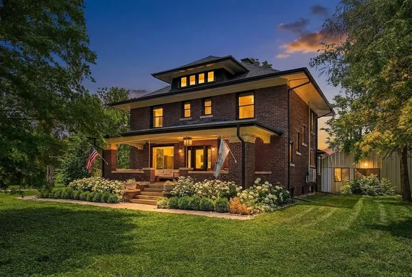 $550,000 | 901 South Dunlap Avenue, Savoy, IL 61874