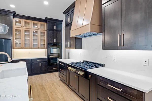 $1,200,000 | 1221 Kellys View Drive, Greenback, TN 37742