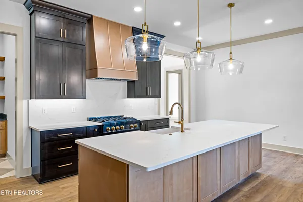 $1,200,000 | 1221 Kellys View Drive, Greenback, TN 37742