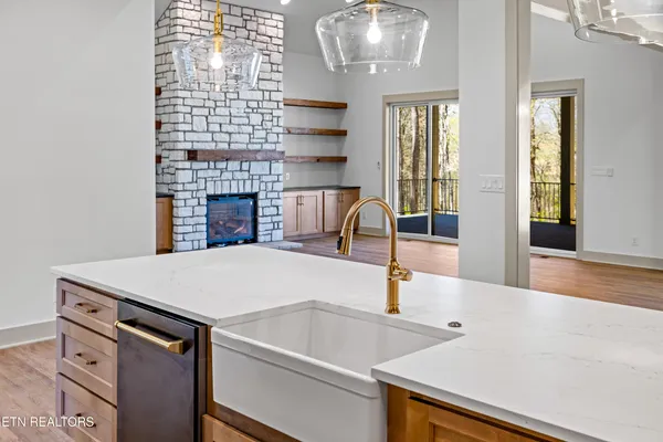 $1,200,000 | 1221 Kellys View Drive, Greenback, TN 37742