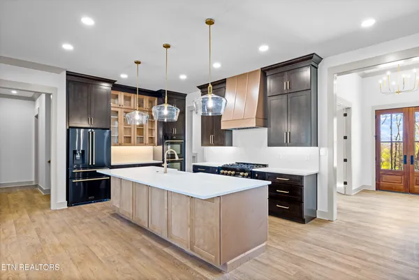 $1,200,000 | 1221 Kellys View Drive, Greenback, TN 37742