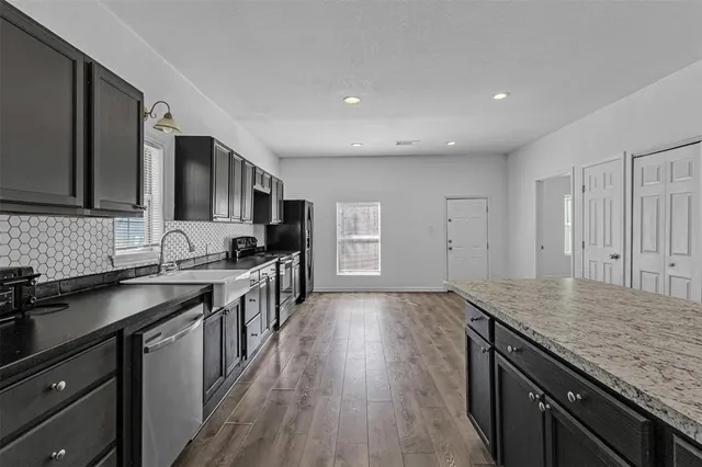 $1,350 | 100 West Munson Street, Denison, TX 75021