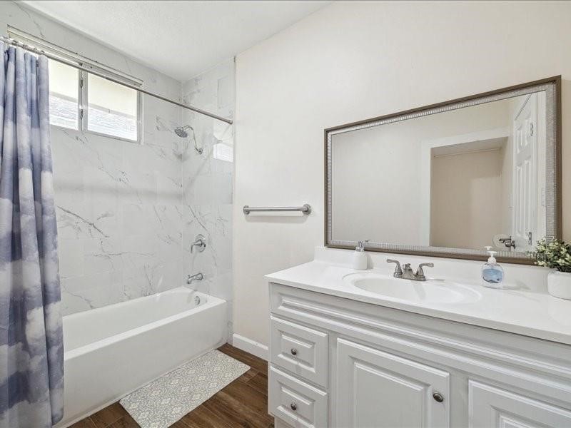 1801 Hussion Street Houston, TX 77003 - Photo 15 of 20 a bathroom with a tub sink and mirror