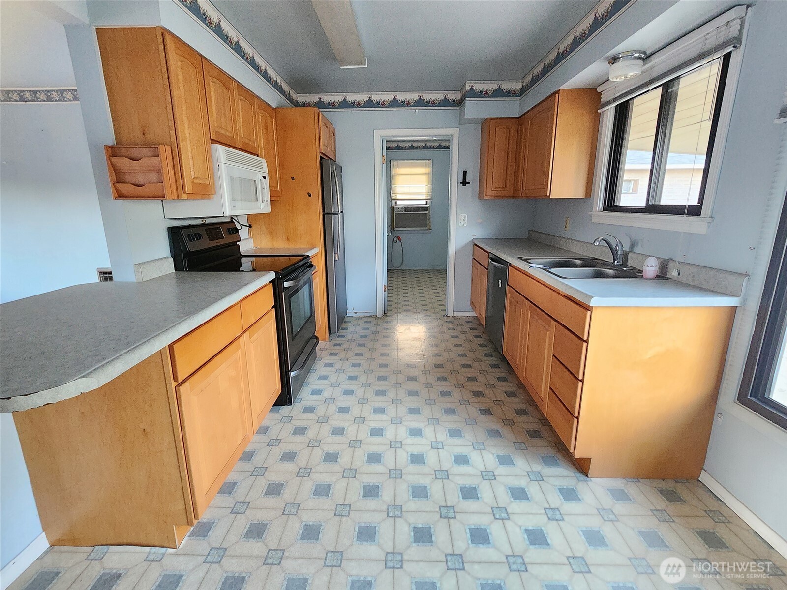 111 K Street Southwest Quincy, WA 98848 - Photo 5 of 19 a kitchen with stainless steel appliances granite countertop a stove a sink and a refrigerator