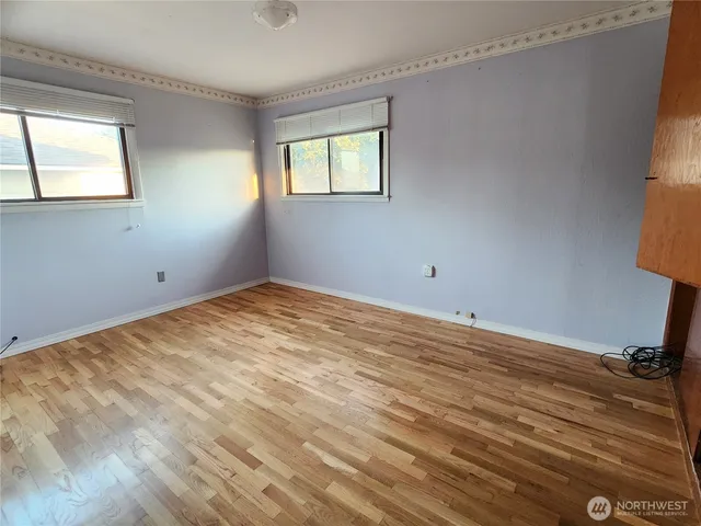 a view of empty room with window