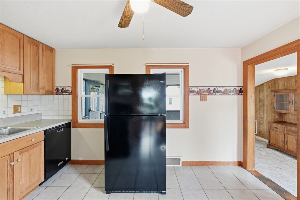 3 Inwood Road Auburn, MA 01501 - Photo 18 of 40