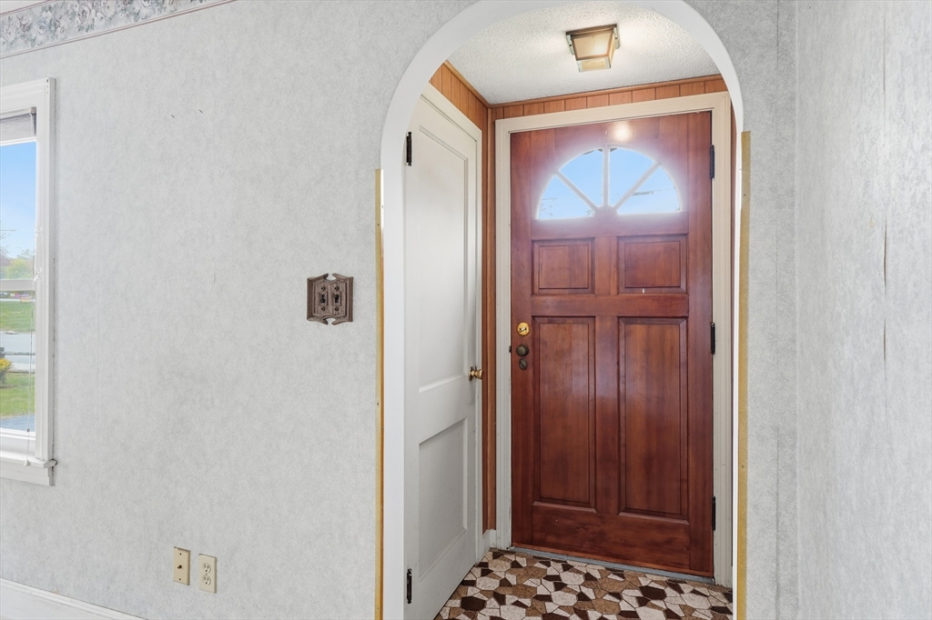 3 Inwood Road Auburn, MA 01501 - Photo 9 of 40