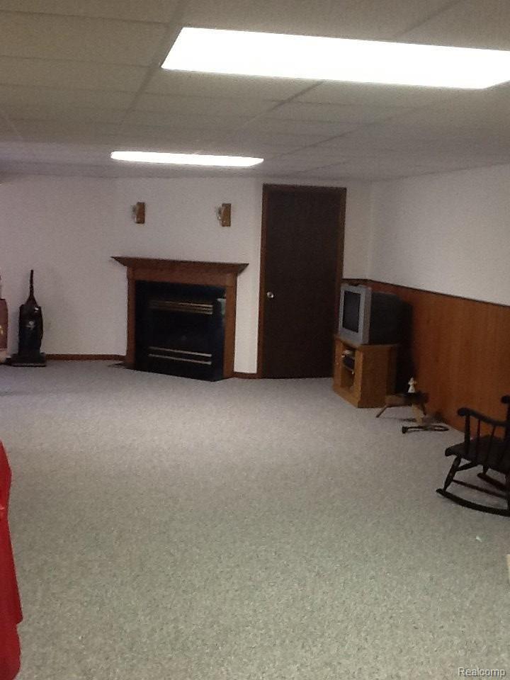 2298 East Coon Lake Road Howell, MI 48843 - Photo 26 of 42 CoonLkFmRmFrpl.JPG