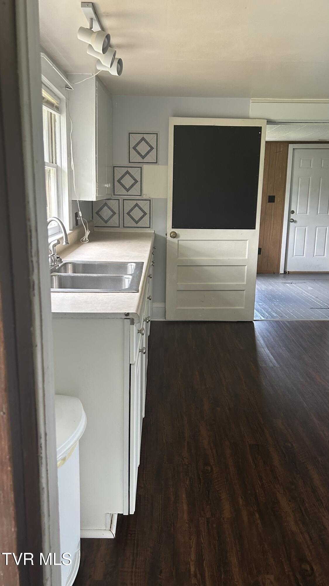 104 Basin Road Elizabethton, TN 37643 - Photo 14 of 25 104 Basin 18