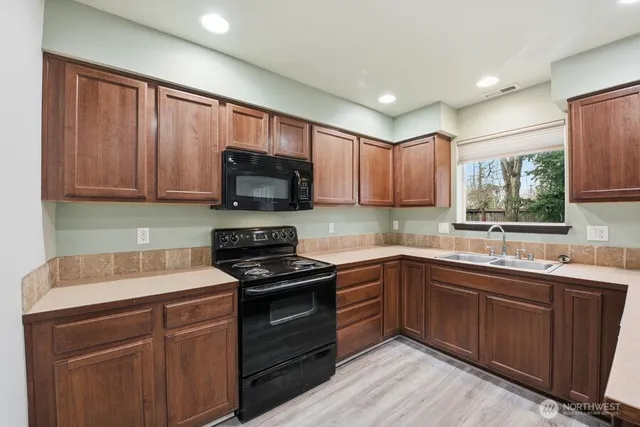 $2,150 | 17603 79th Ave Court East, Puyallup, WA 98375