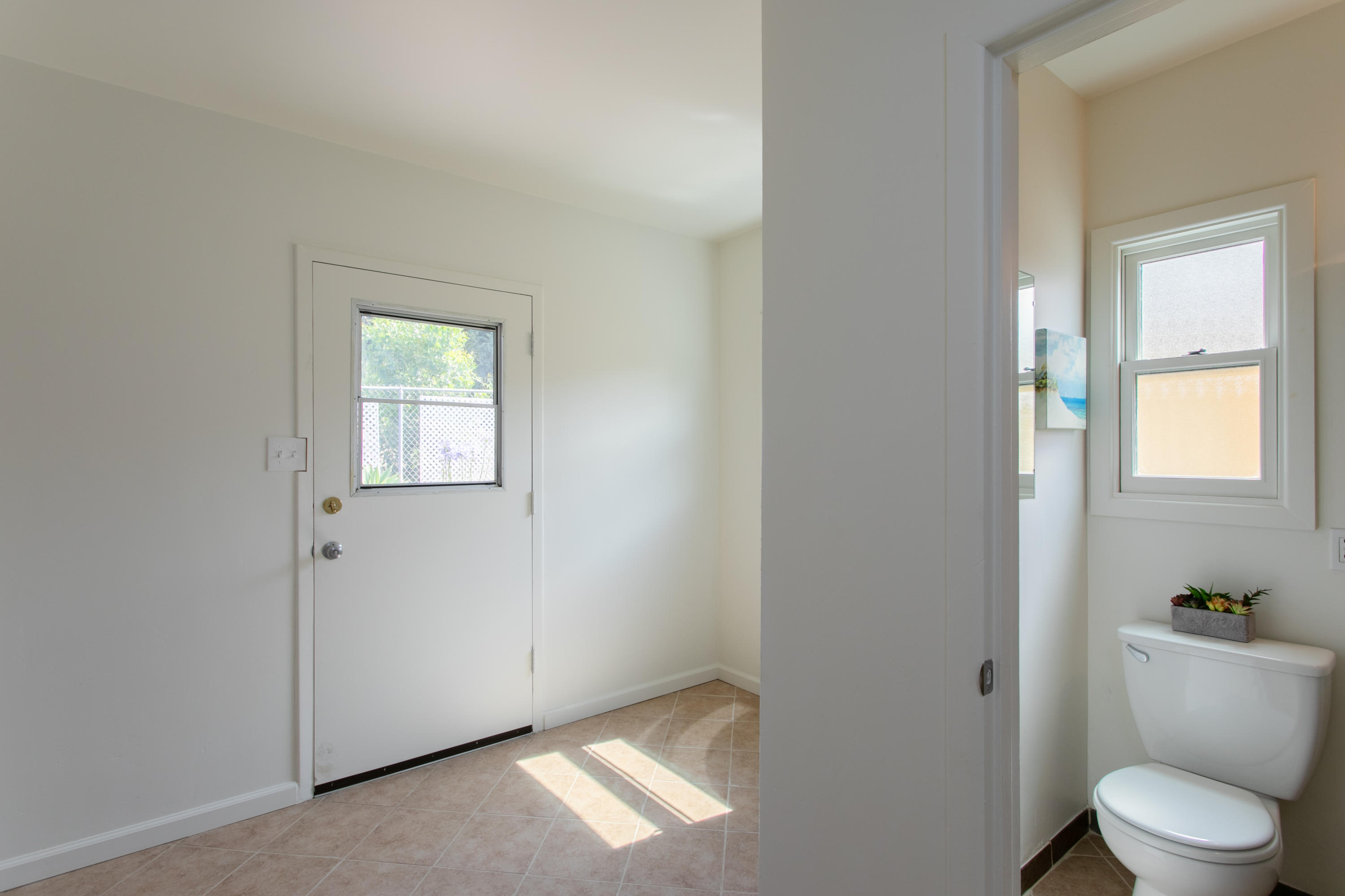 534 Peregrina Road Santa Barbara, CA 93105 - Photo 12 of 22 Laundry with bath