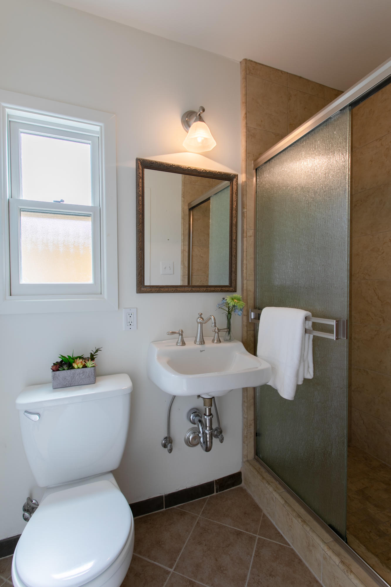 534 Peregrina Road Santa Barbara, CA 93105 - Photo 13 of 22 Bathroom #2