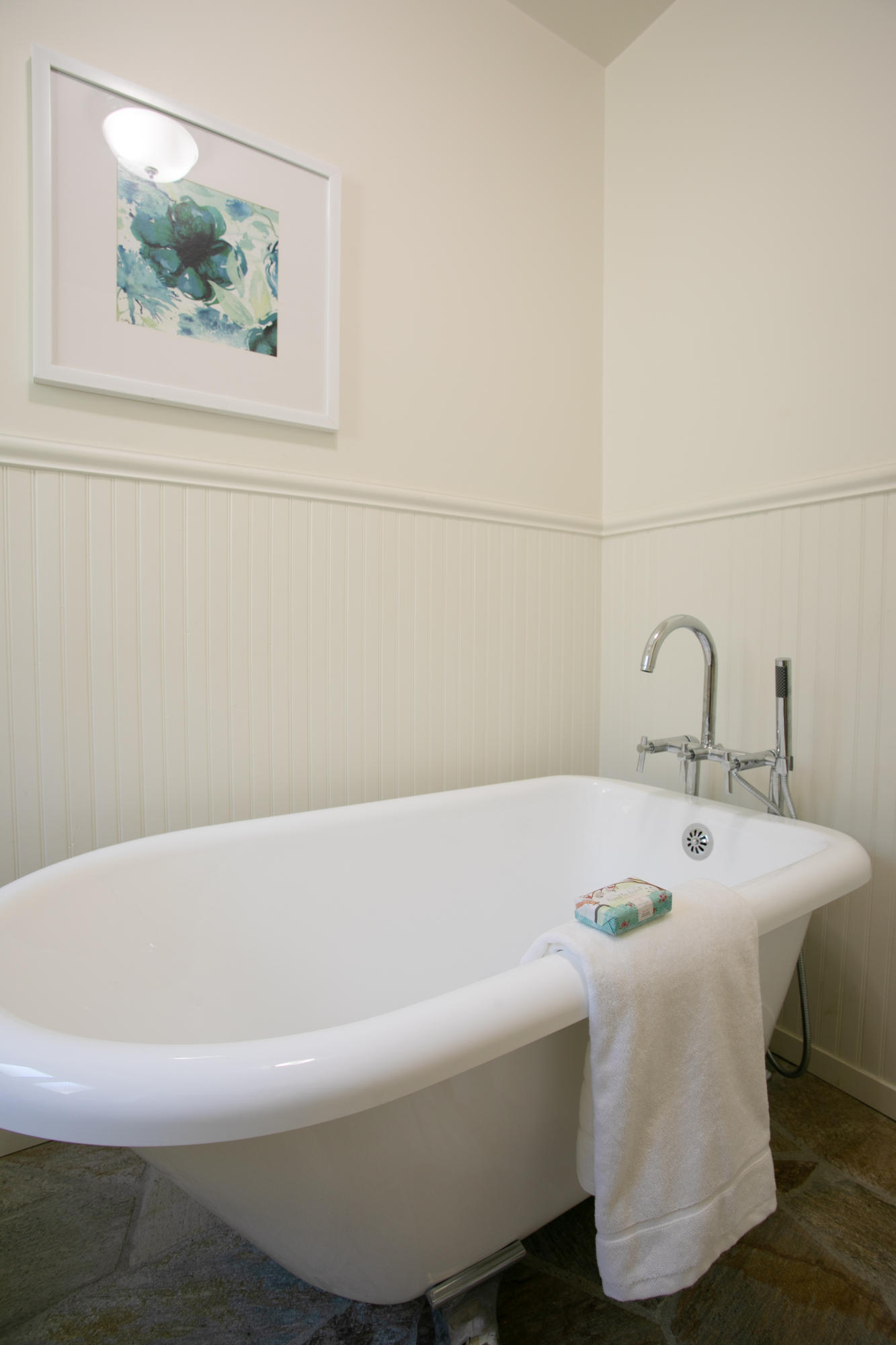 534 Peregrina Road Santa Barbara, CA 93105 - Photo 21 of 22 Hall Bathroom 2